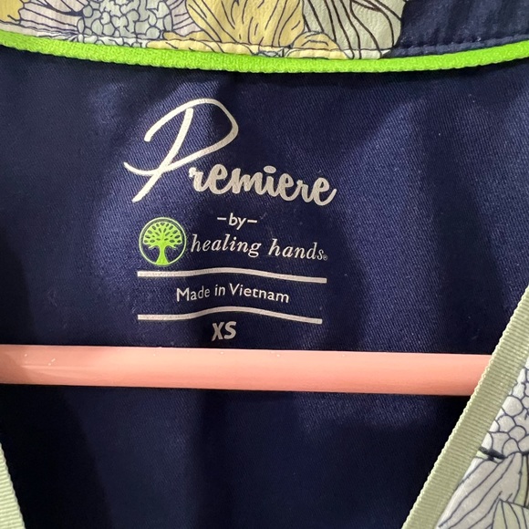 XS Healing Hands Scrub top - Picture 2 of 3